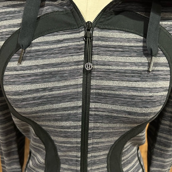 Lululemon striped jacket women’s size 5 - Picture 4 of 9